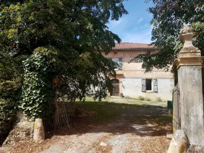 Ehemaliger Bauernhof in Südfrankreich mit 2 ha Land