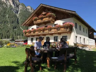 Bauernhof mit Pferdehaltung und Ferienwohnungen in Tirol