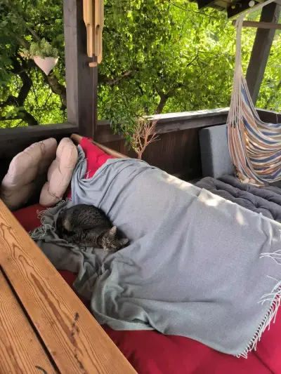 Urlaub in der Natur gegen Hilfe auf dem Grundstück