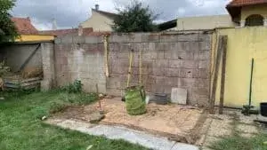 Arbeiten im Sommerhaus / Gartenarbeit
