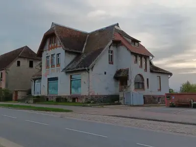 Sanierung eines Herrenhauses/ Gartenarbeit (Altmark)