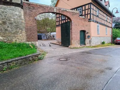 Hof mit Café und Garten