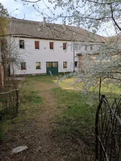 Nachhaltiges Hof-Projekt mit großem Naturgarten – Bild 3