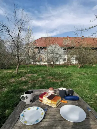 Nachhaltiges Hof-Projekt mit großem Naturgarten – Bild 2