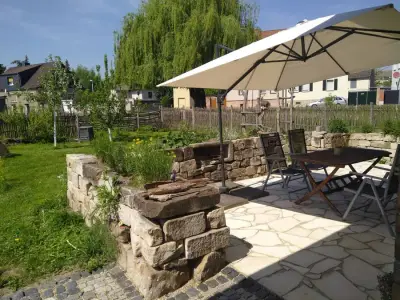 Holzhaus mit Garten – Bild 3