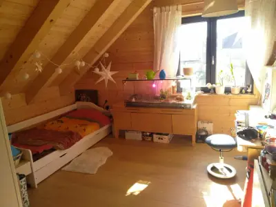 Holzhaus mit Garten – Bild 4