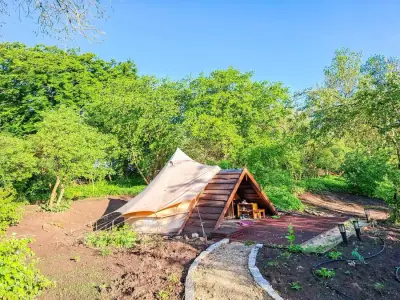 Hof mit Café und Garten – Bild 3