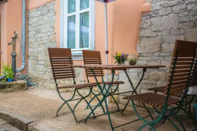 Hof mit Café und Garten – Bild 4