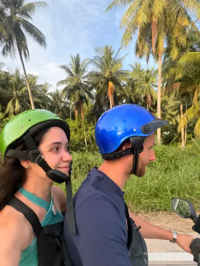 Couple français sérieux cherchant à aider et découvrir une nouvelle façon de vivre – Bild 10
