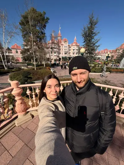 Couple français sérieux cherchant à aider et découvrir une nouvelle façon de vivre – Bild 2