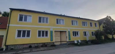 Uneinsahbarer Vierkanthof im Weinviertel – Bild 2
